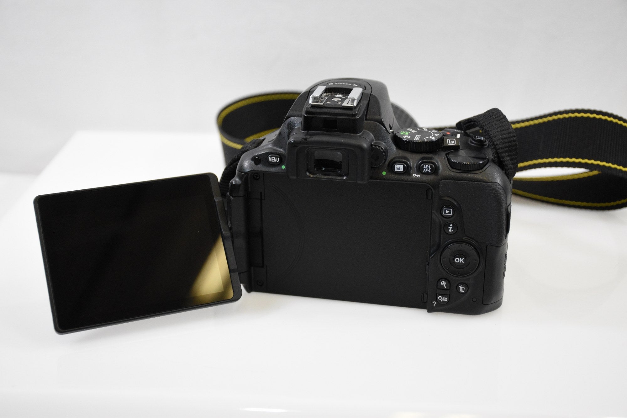 Nikon D5500 DSLR Camera - DX VR NIKKOR 18-55mm f/3.5-5.6G G II Lens - DOKAN