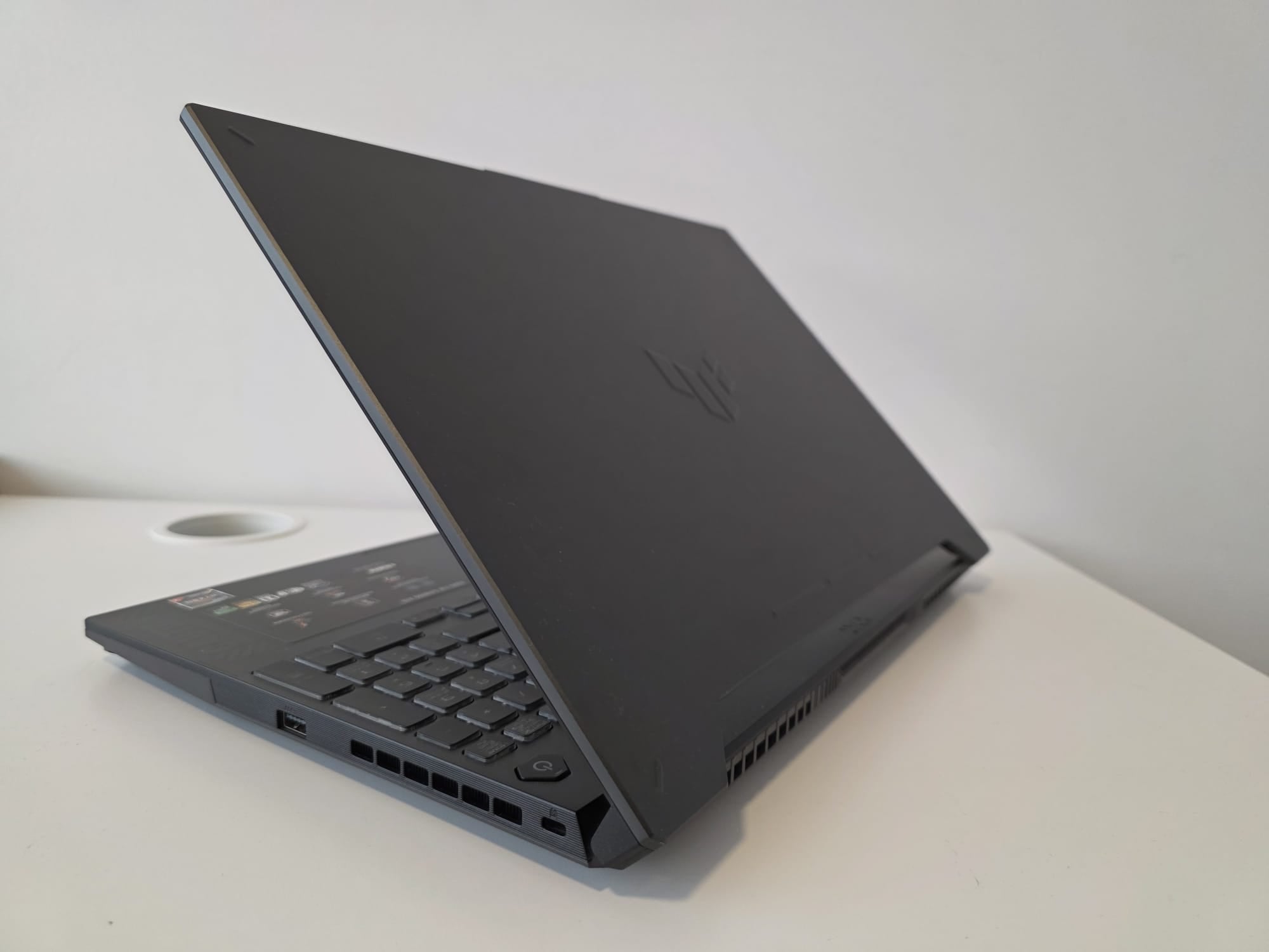 ASUS TUF A15 15" - AMD Ryzen 7 16GB 1TB RTX 4050 - Gaming Laptop - DOKAN