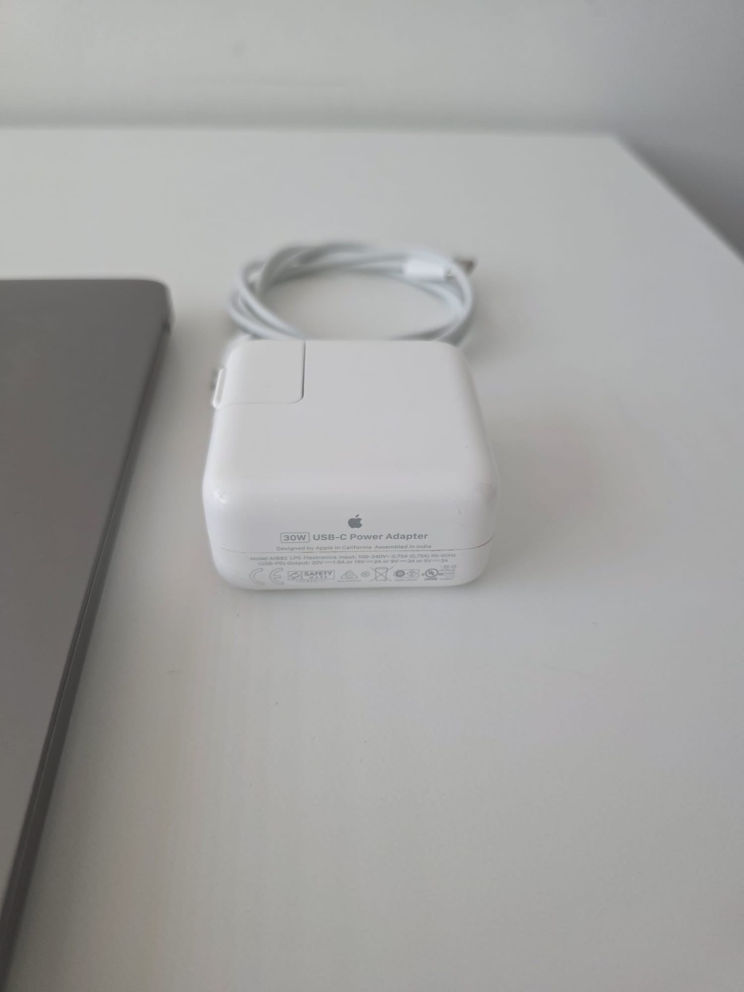 MacBook Pro 13" 2020 - i5 16GB 512GB - Laptop - DOKAN