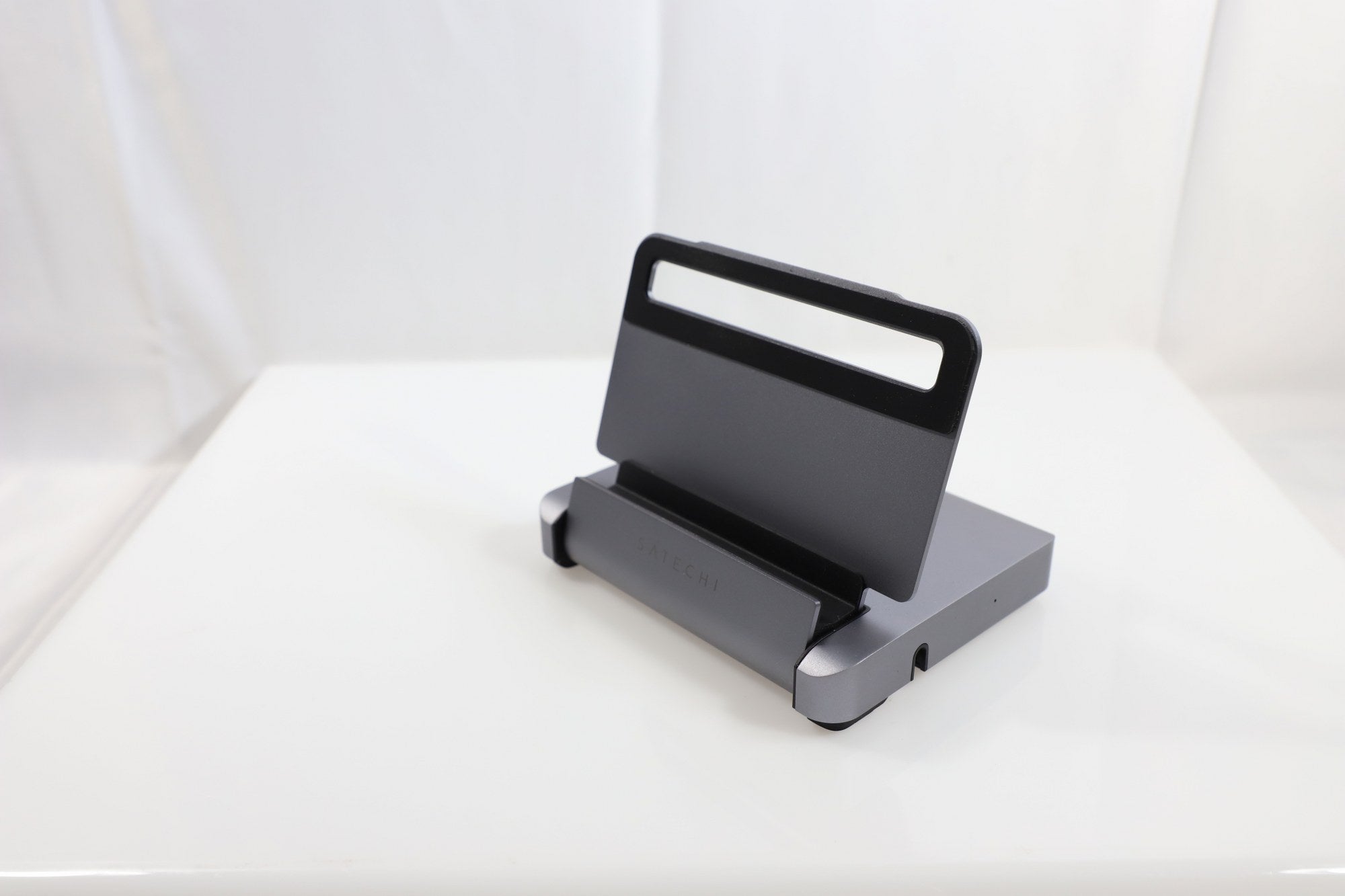 Satechi Aluminum Stand and Hub for iPad Pro