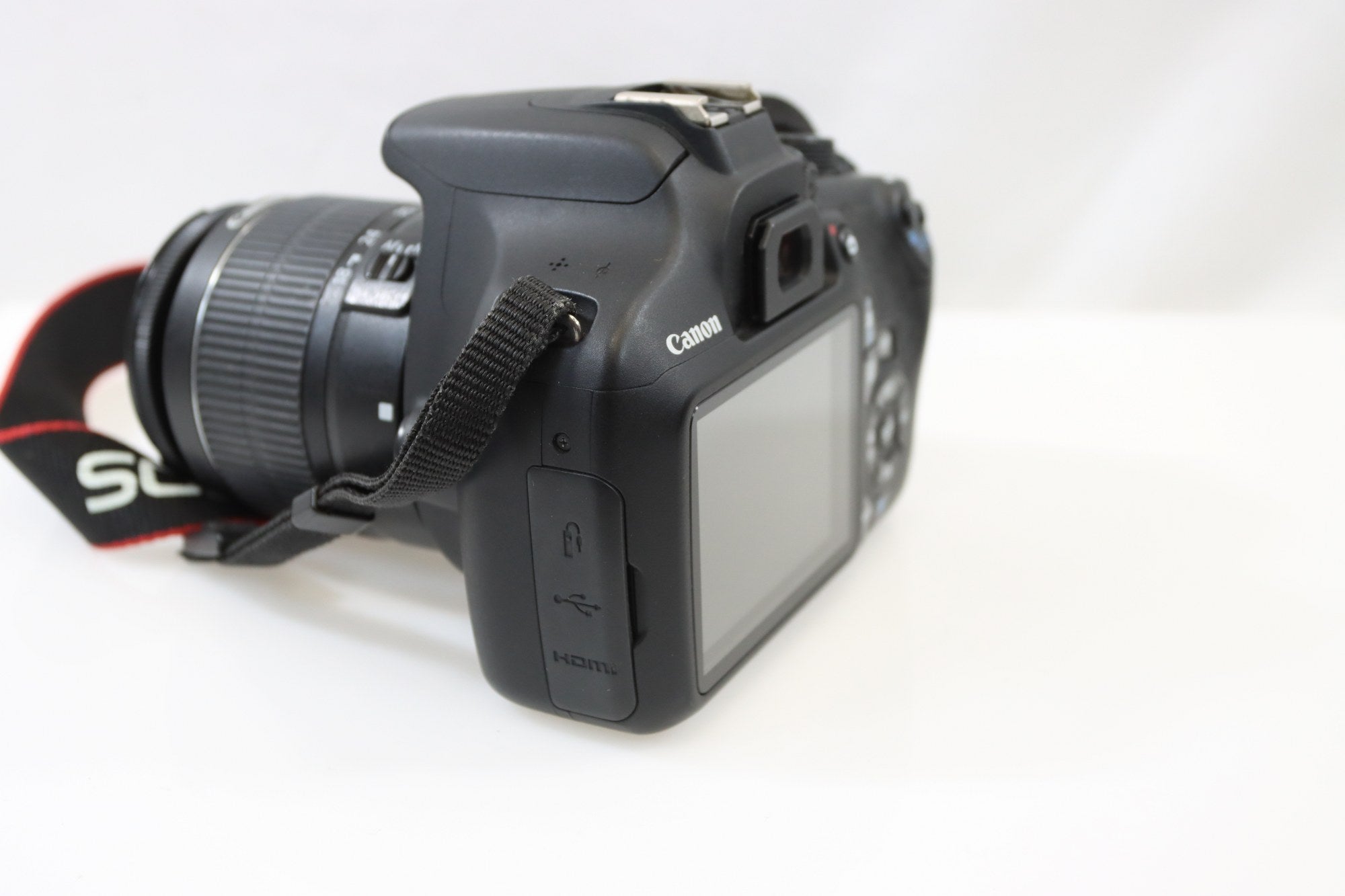 Canon EOS Rebel T5 DSLR Camera Kit - EF-S 18-55mm f/3.5-5.6 IS III lens