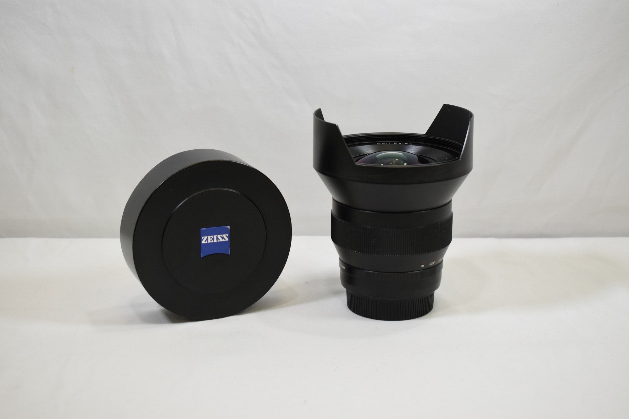 ZEISS Distagon T* 15mm f/2.8 ZE Lens - EF-Mount Lens/Full-Frame Format - DOKAN