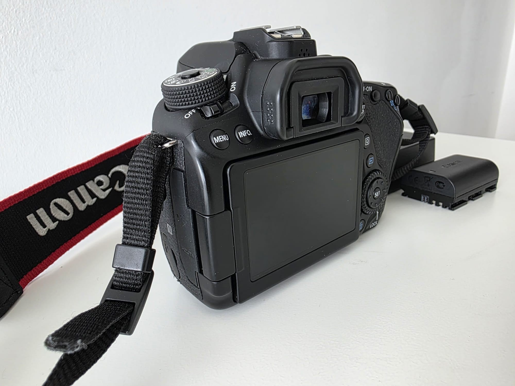 Cámara DSLR Canon Eos 80D - Cuerpo