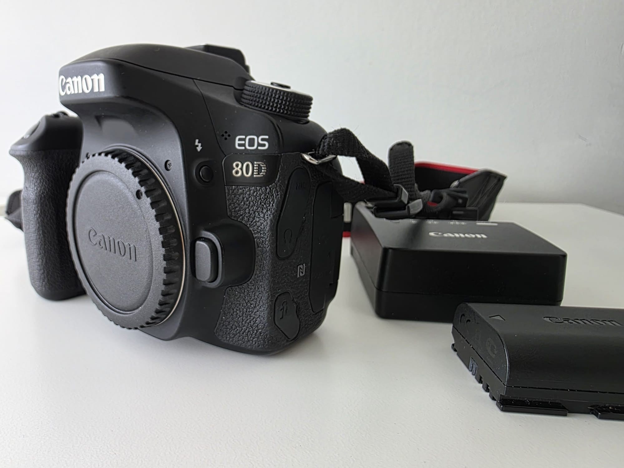 Cámara DSLR Canon Eos 80D - Cuerpo
