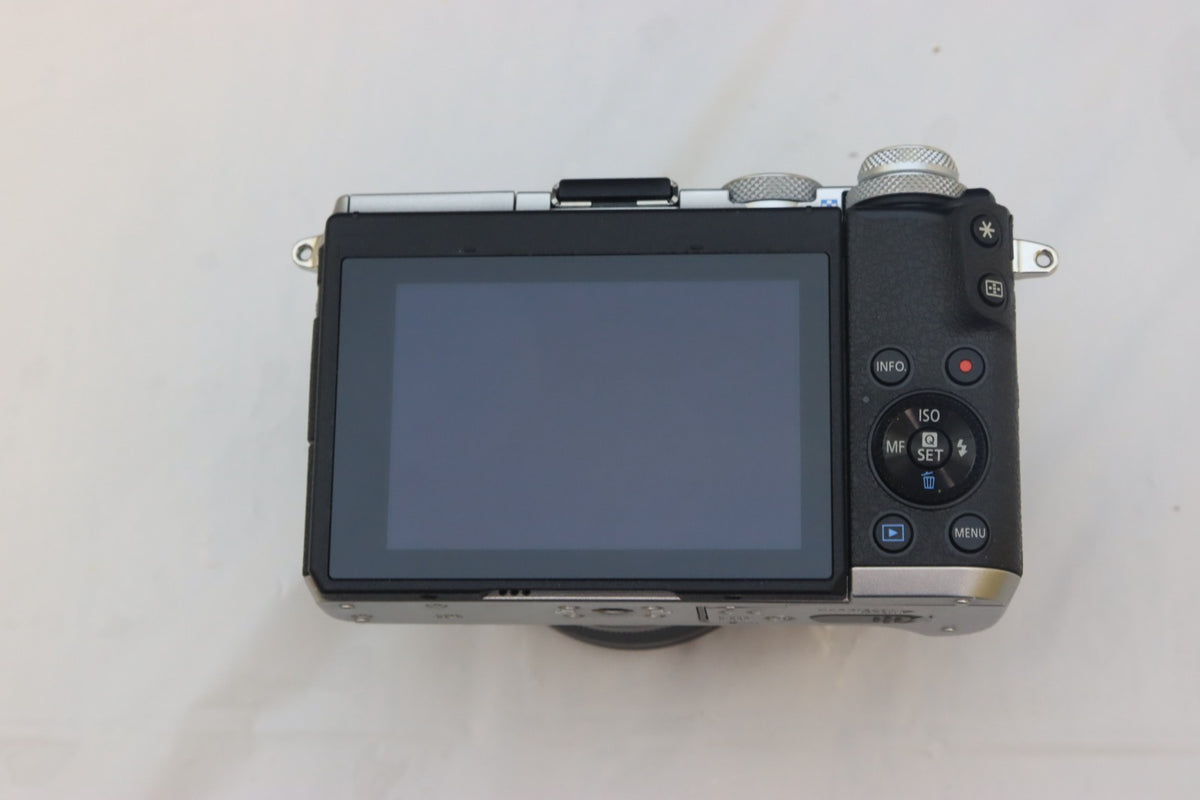 Canon EOS M6 Mirrorless Camera - EF-M 15-45mm f/3.5-6.3 IS STM Lens