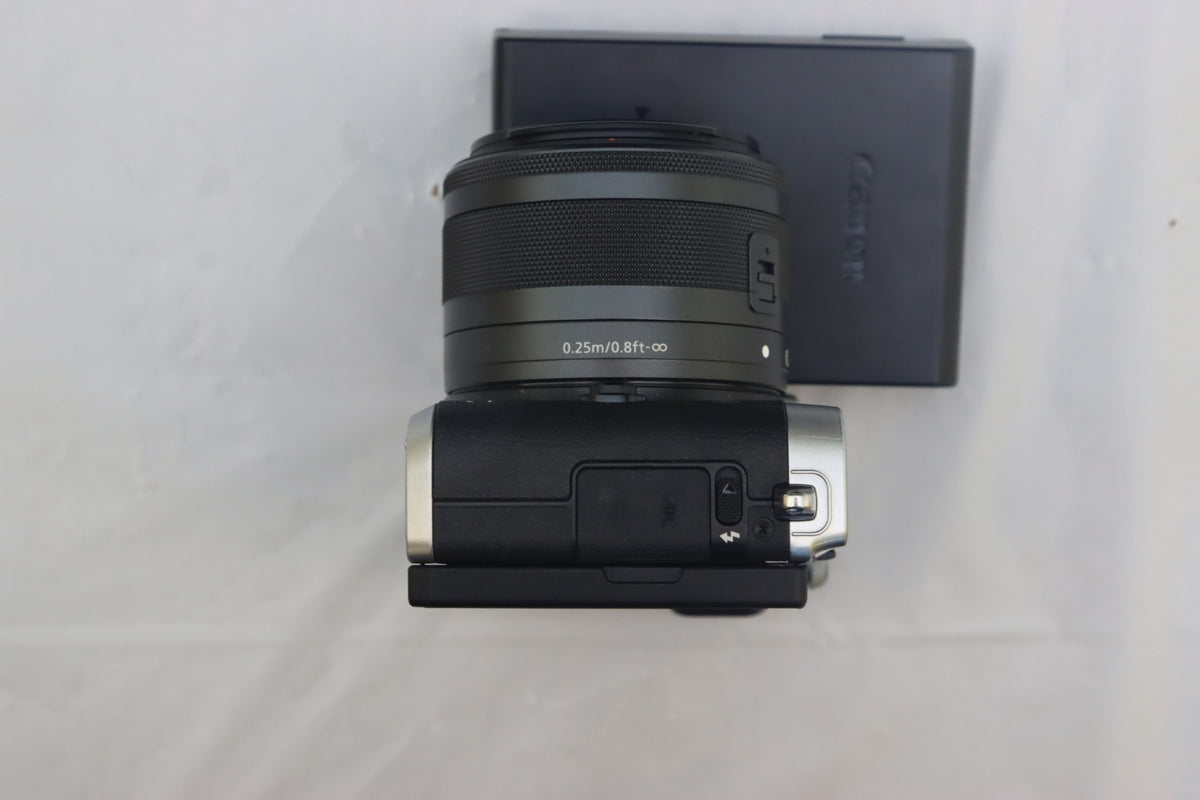 Canon EOS M6 Mirrorless Camera - EF-M 15-45mm f/3.5-6.3 IS STM Lens