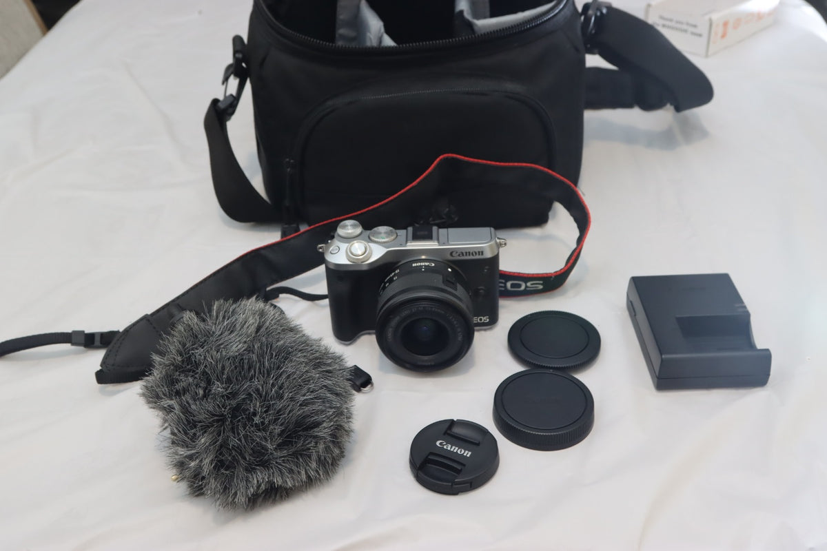 Canon EOS M6 Mirrorless Camera - EF-M 15-45mm f/3.5-6.3 IS STM Lens