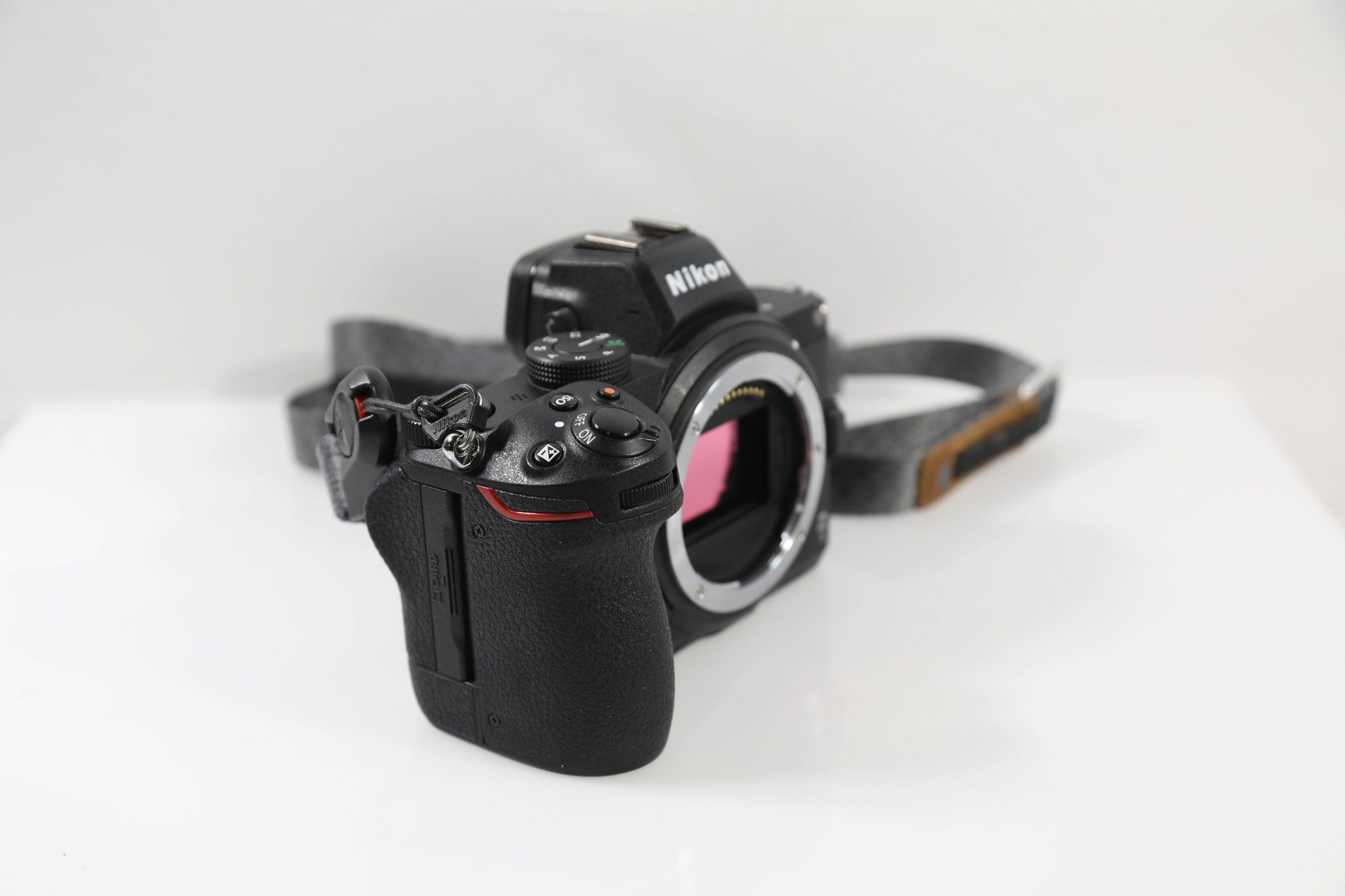 Nikon Z5 sin espejo - Cuerpo