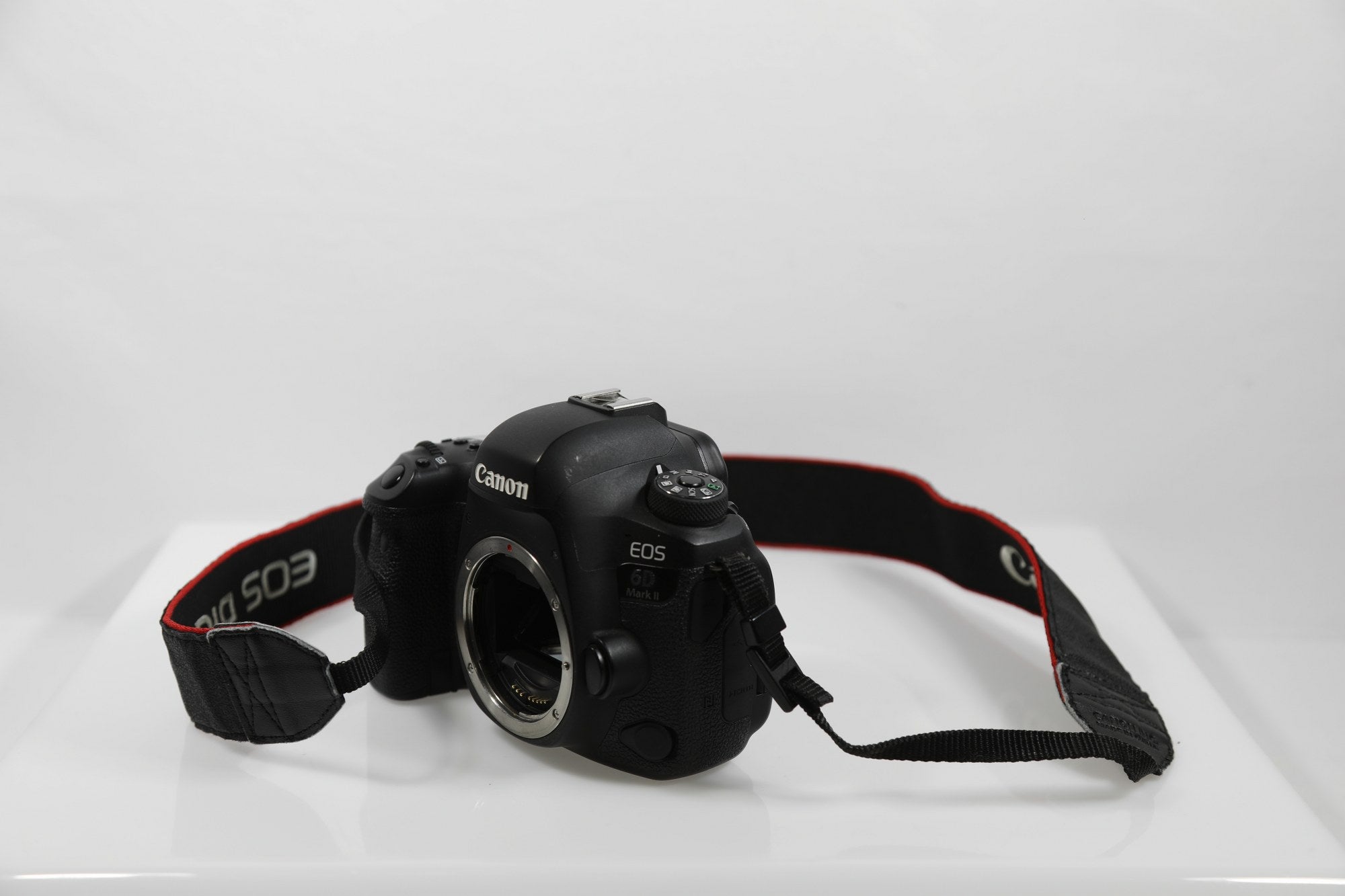 12/20まで値下げ 美品Canon EOS 6D MARK2 ボディ - カメラ