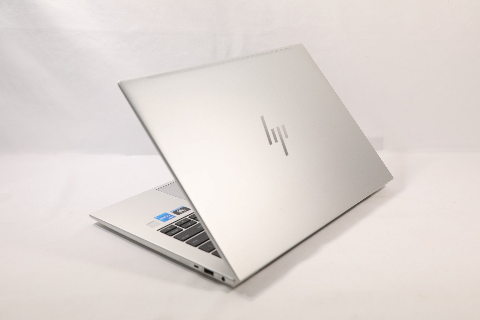 HP Elitebook 840 G10 14" - Intel i5 1335U 16GB 256GB - Portátil