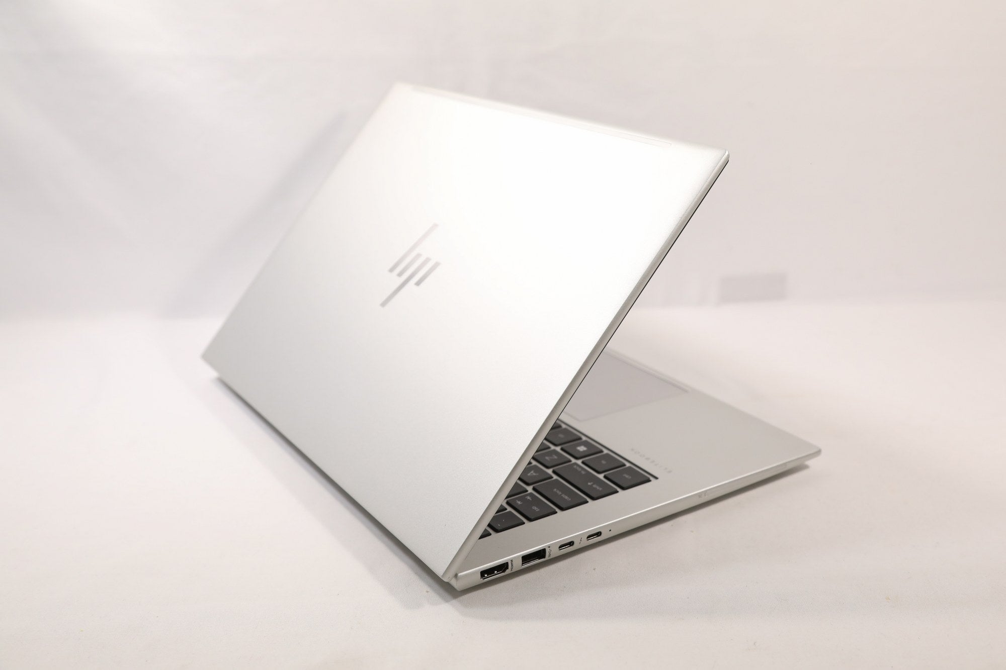 HP Elitebook 840 G10 14" - Intel i5 1335U 16 Go 256 Go - Ordinateur portable