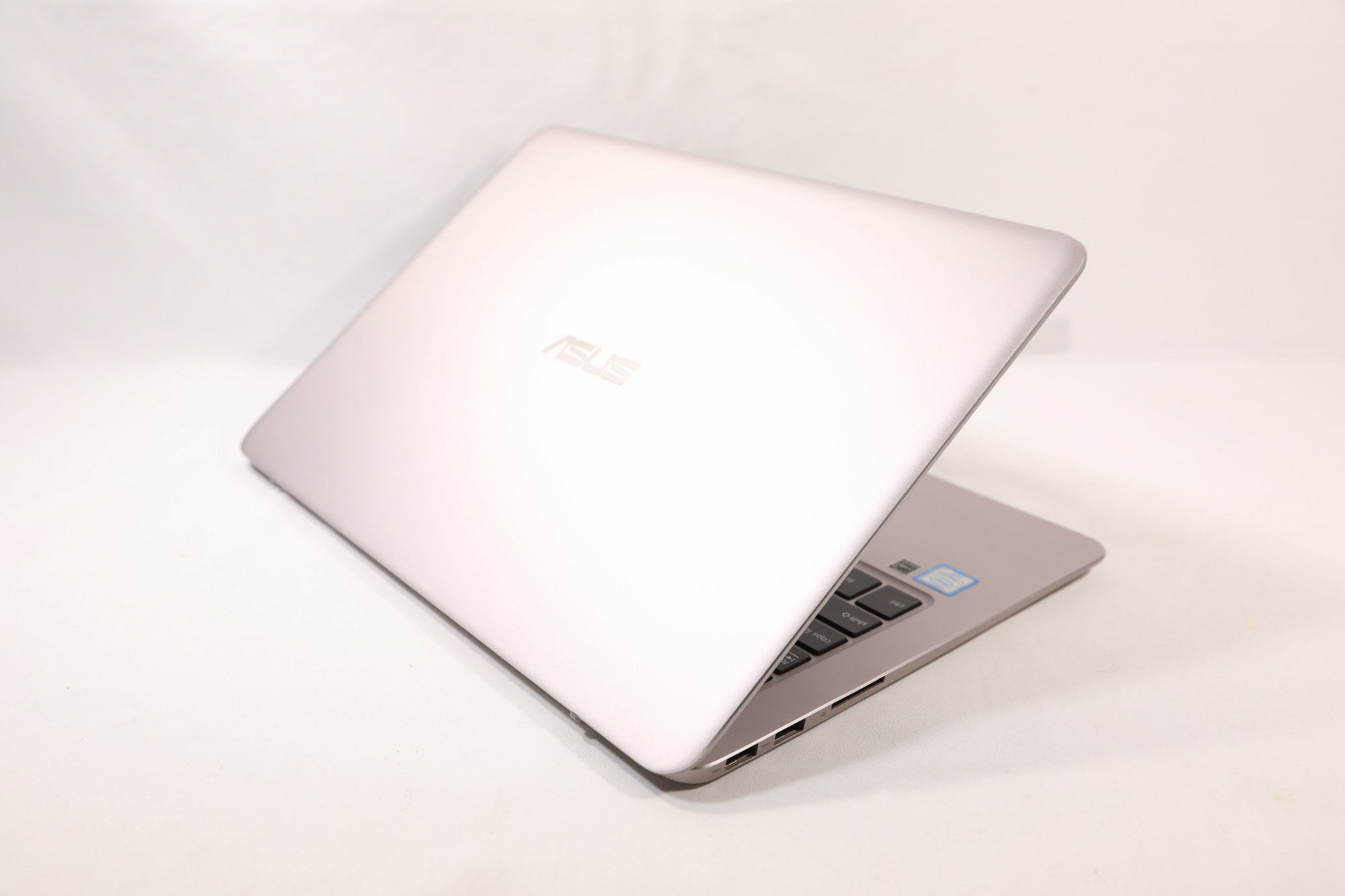 ASUS Zenbook UX305 13" - Intel M3-6Y30 4GB 256GB - Portátil