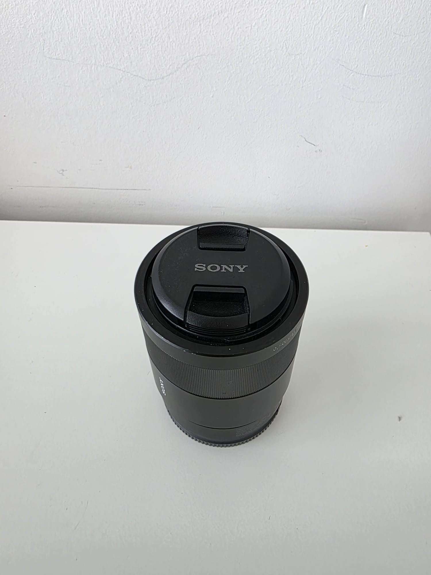 Sony Zeiss Sonnar T FE 55mm F1.8 ZA Lens - E-Mount Lens/Full-Frame Format - DOKAN