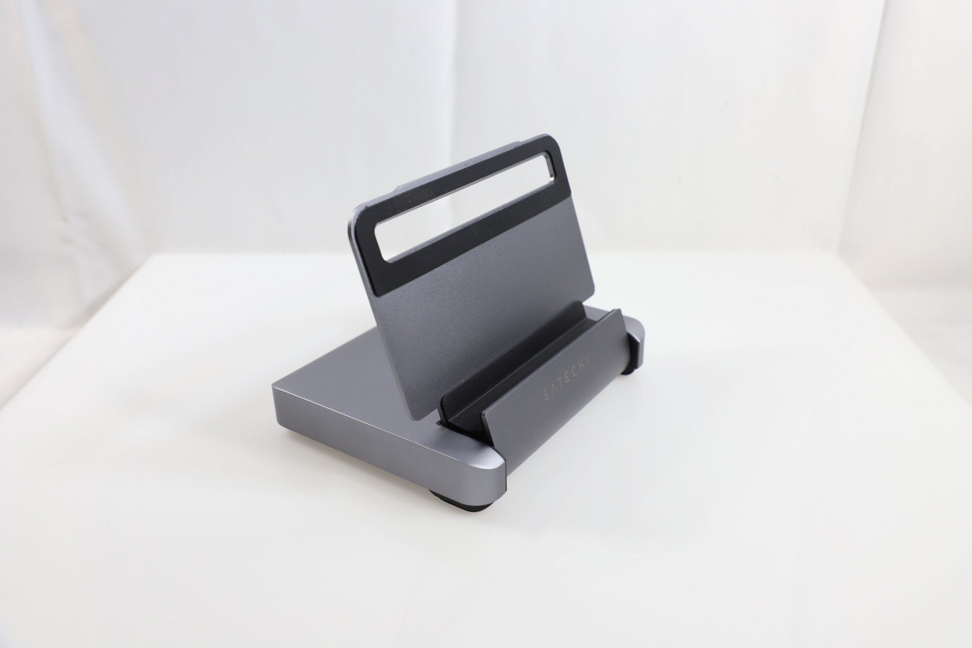 Soporte y concentrador de aluminio Satechi para iPad Pro