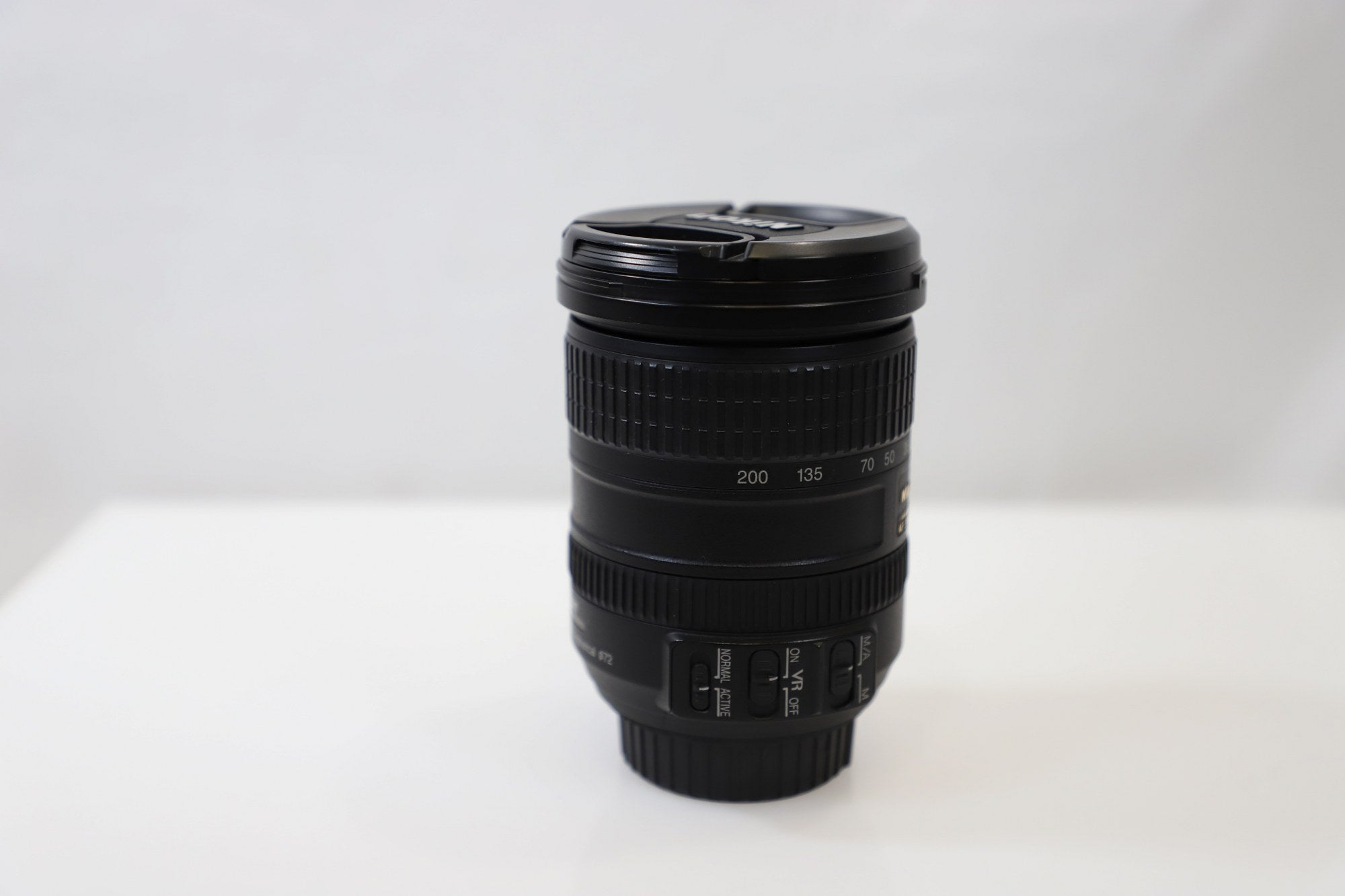 Nikon AF-S Nikkor DX VR 18-200mm f3.5-5.6 G ED Lens - F-Mount Lens/DX Format