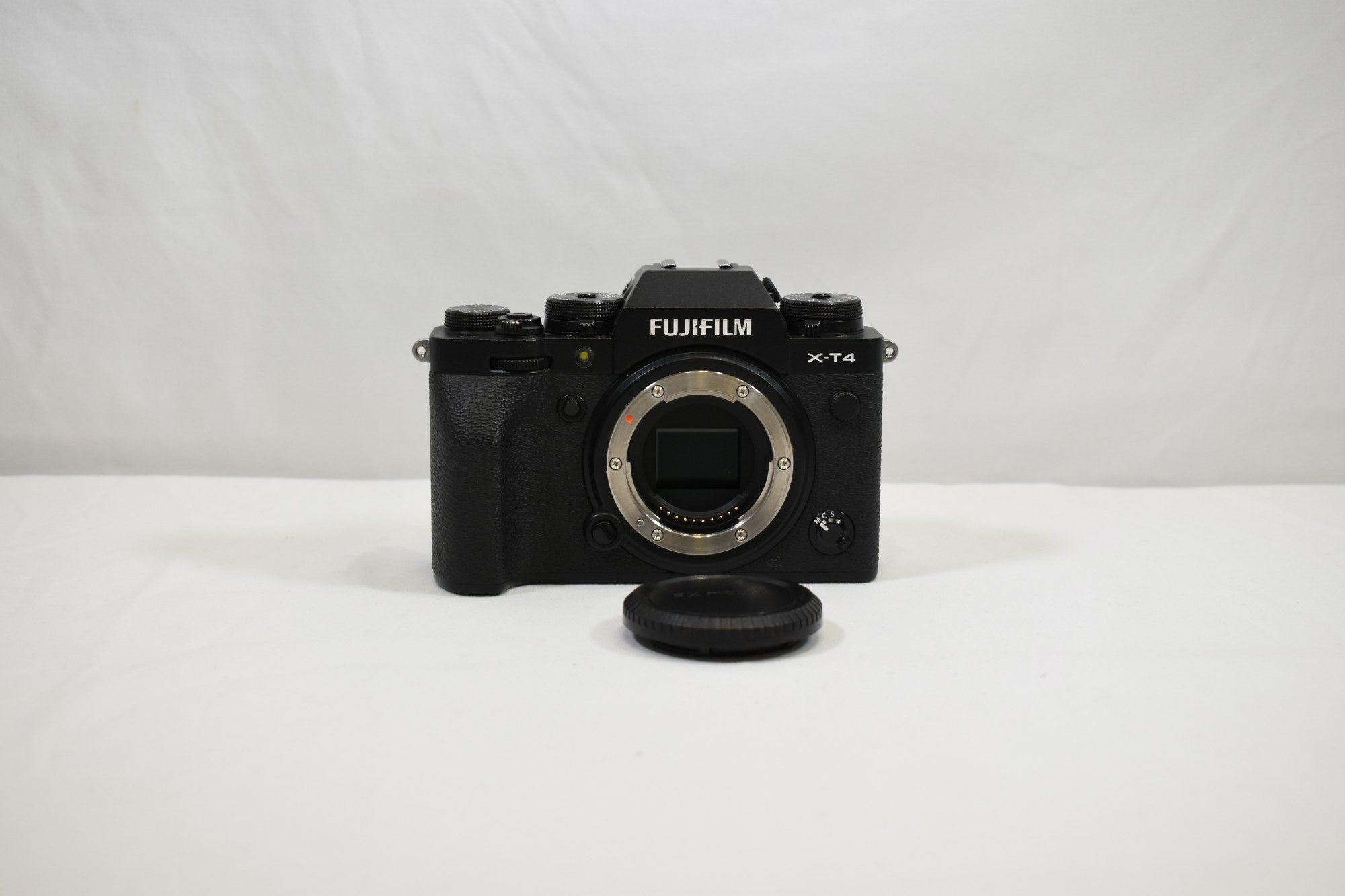 Fuji X-T4 Mirrorless Camera - Body