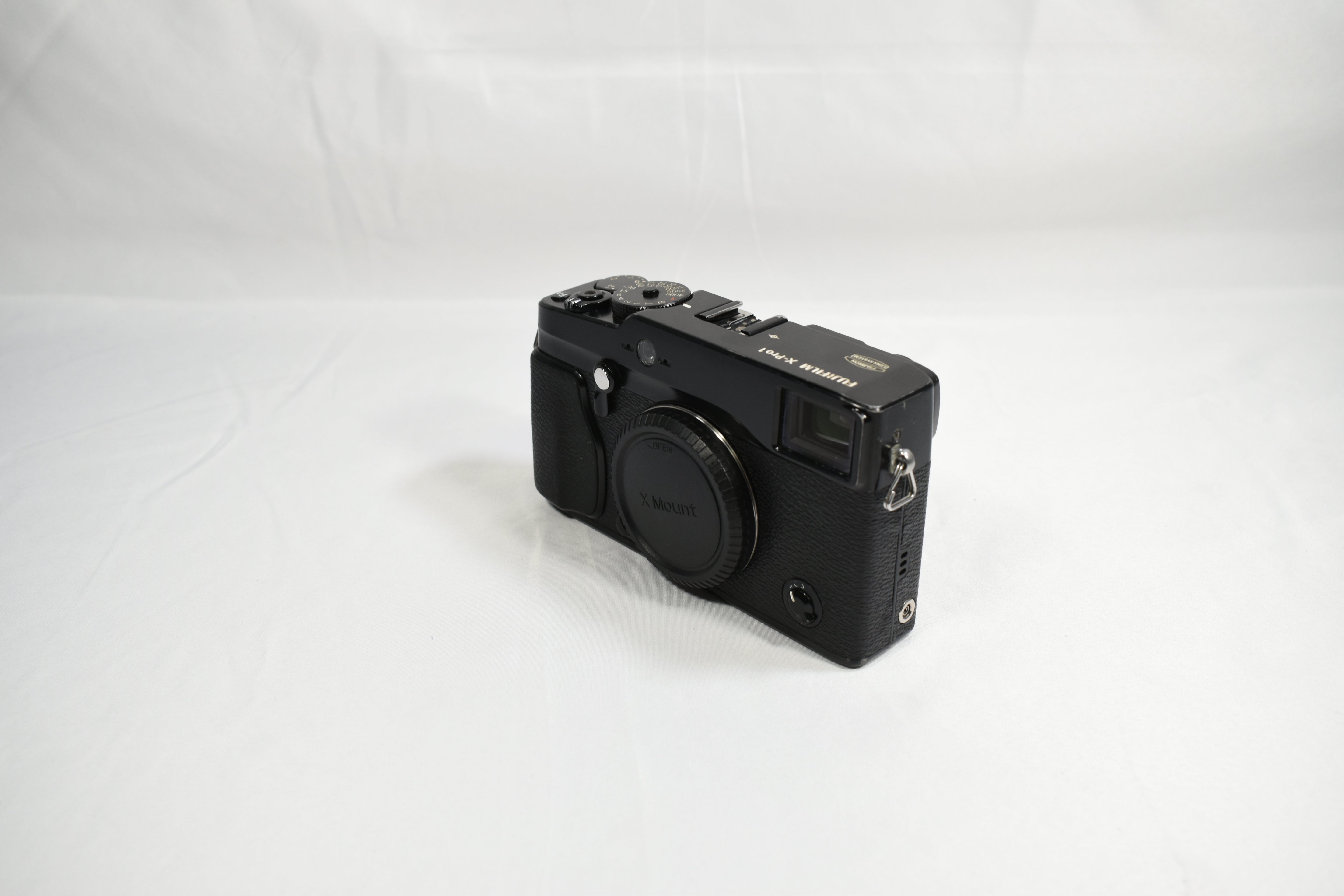 FUJIFILM X-Pro1 Mirrorless Digital Camera - Body