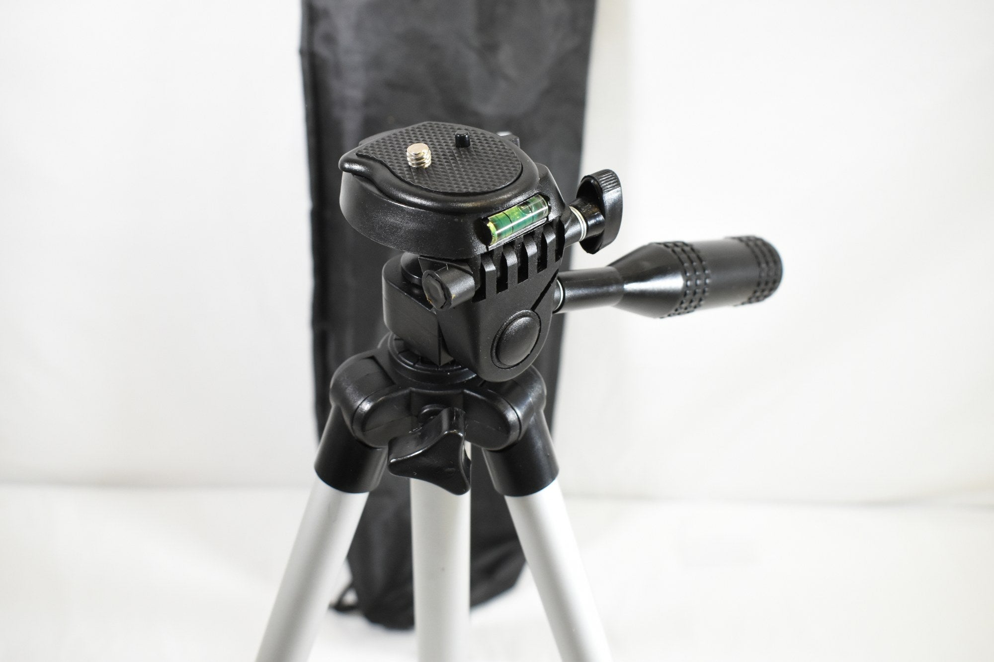 Vivitar VPT-1250 50-Inch Camera Tripod