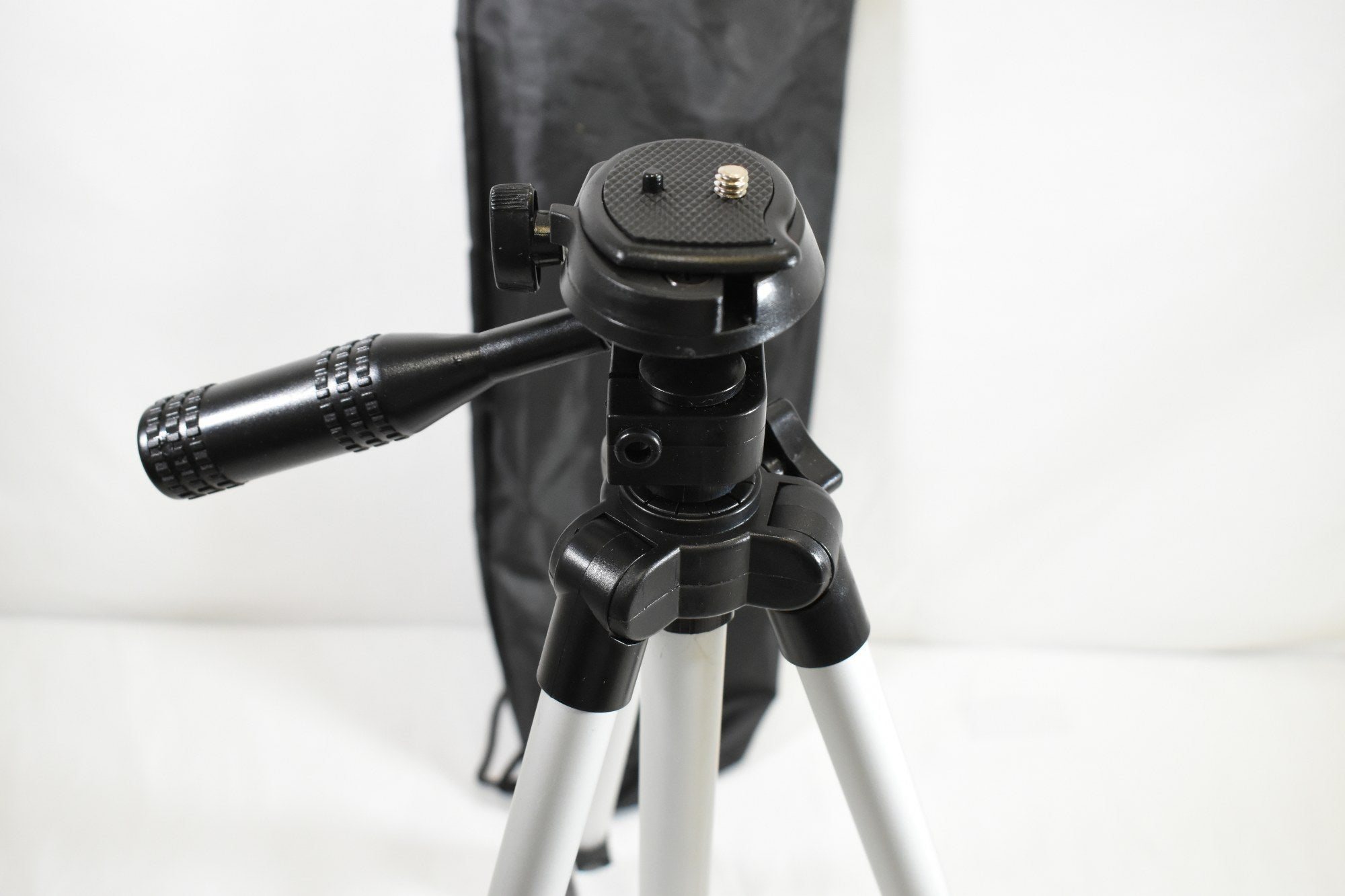 Vivitar VPT-1250 50-Inch Camera Tripod