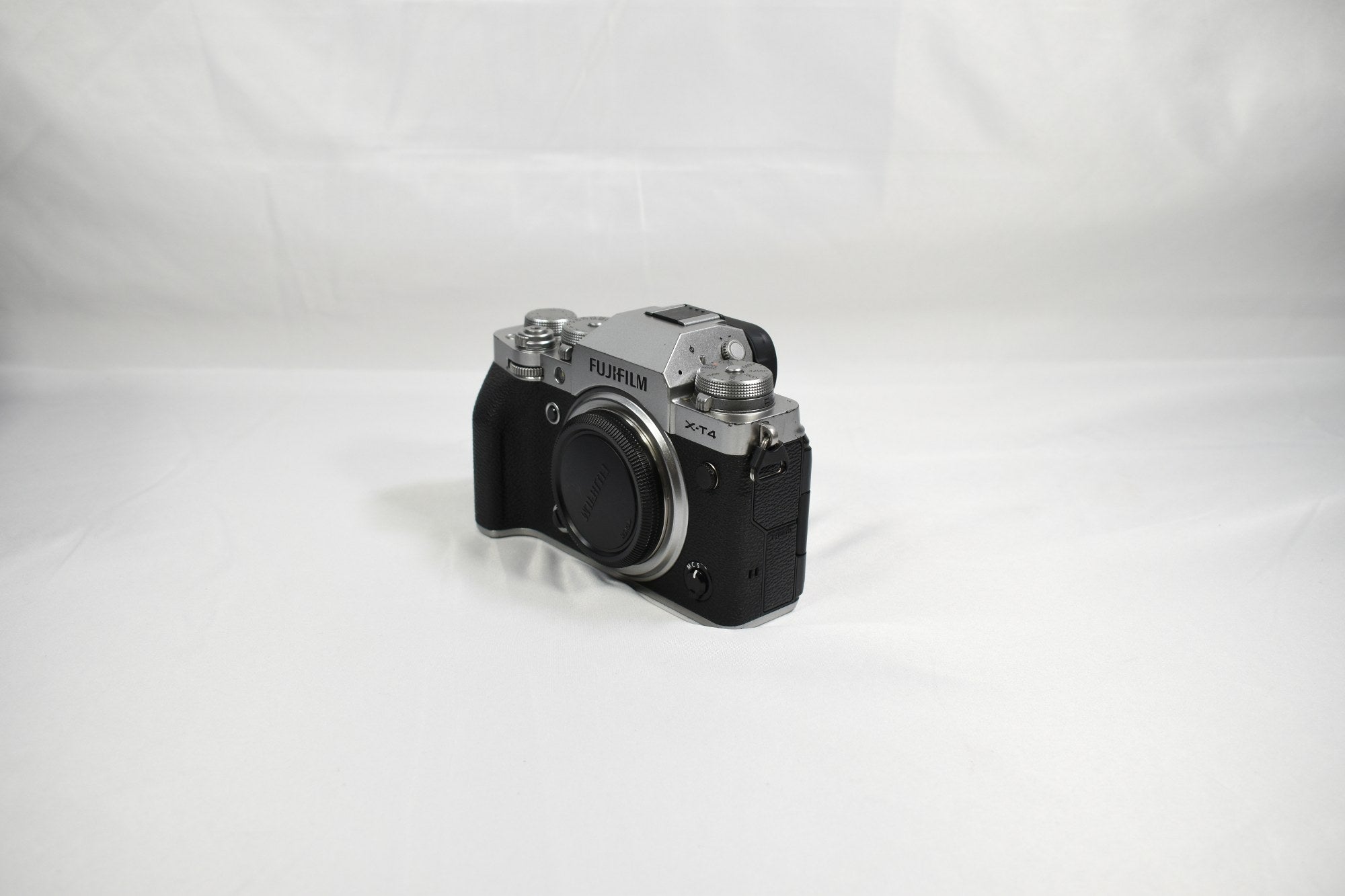 FUJIFILM X-T4 Mirrorless Camera - Body