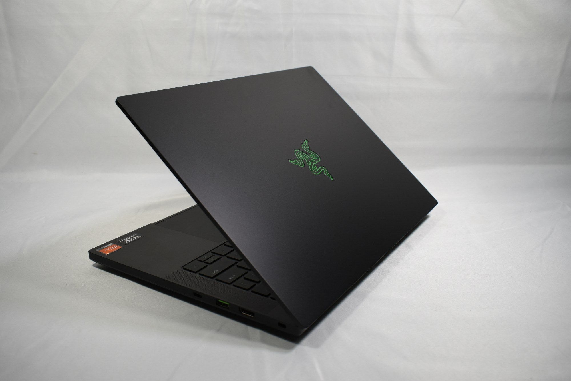 Razer blade 2023 14" - Ryzen 9 7940HS 16GB 1TB RTX 4070 - Gaming Laptop