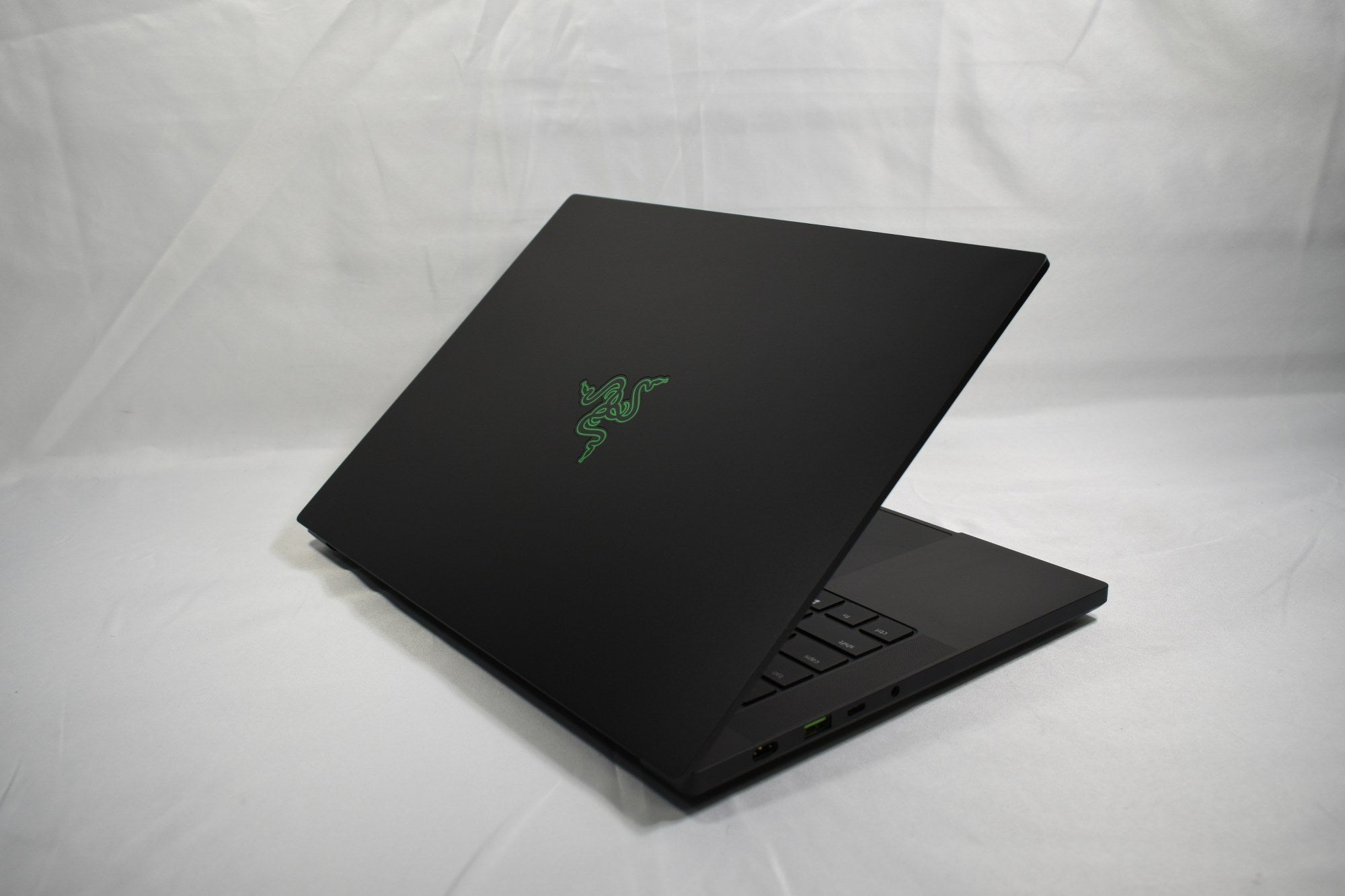 Razer blade 2023 14" - Ryzen 9 7940HS 16GB 1TB RTX 4070 - Gaming Laptop