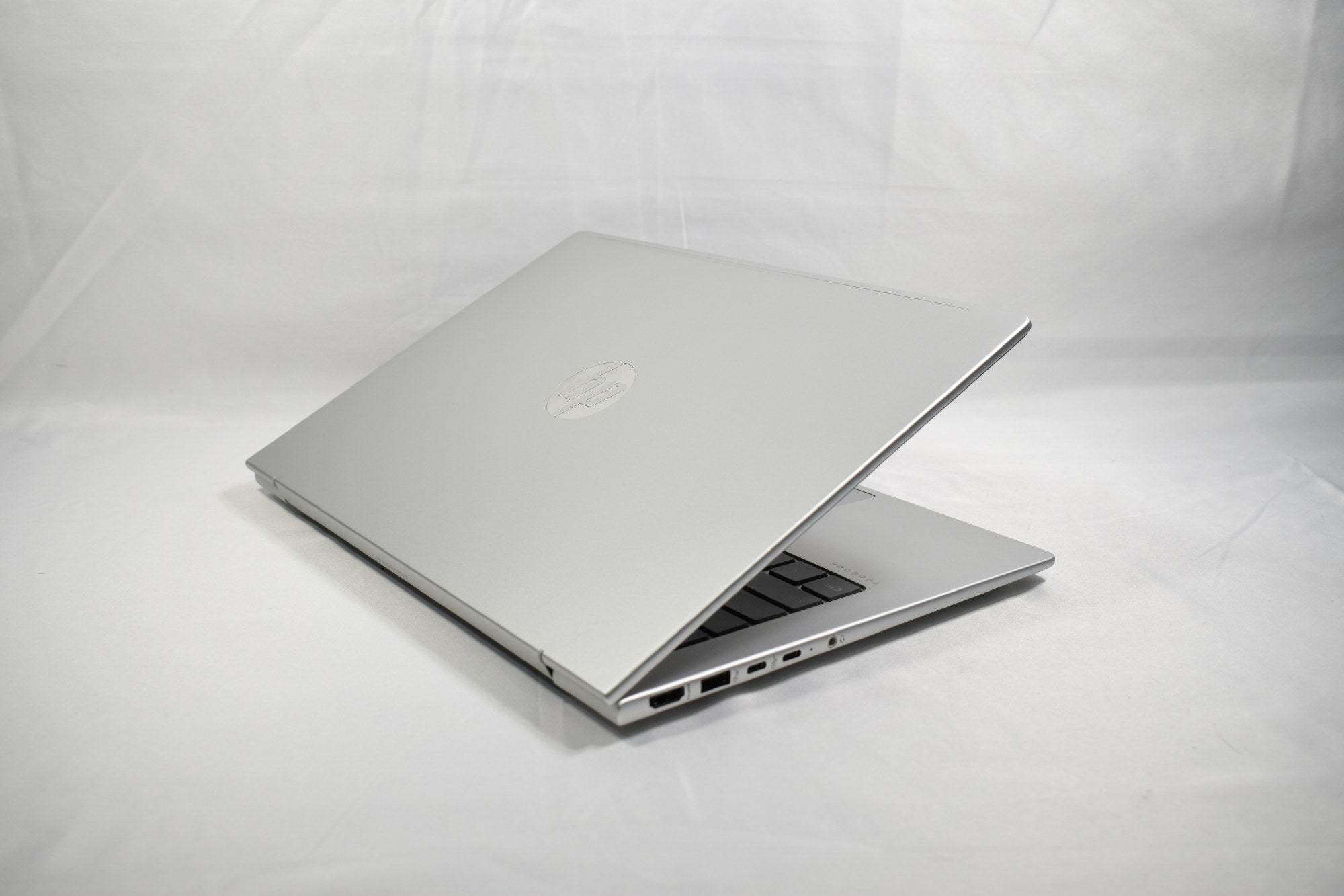 HP ProBook 440 G11 14" - Ultra 7 155U 16GB 512GB - Portátil