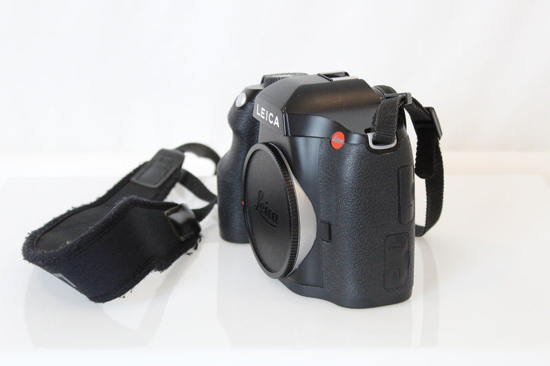 Leica S2 37.5 MP Dual Shutter DSLR Professional Camera - DOKAN