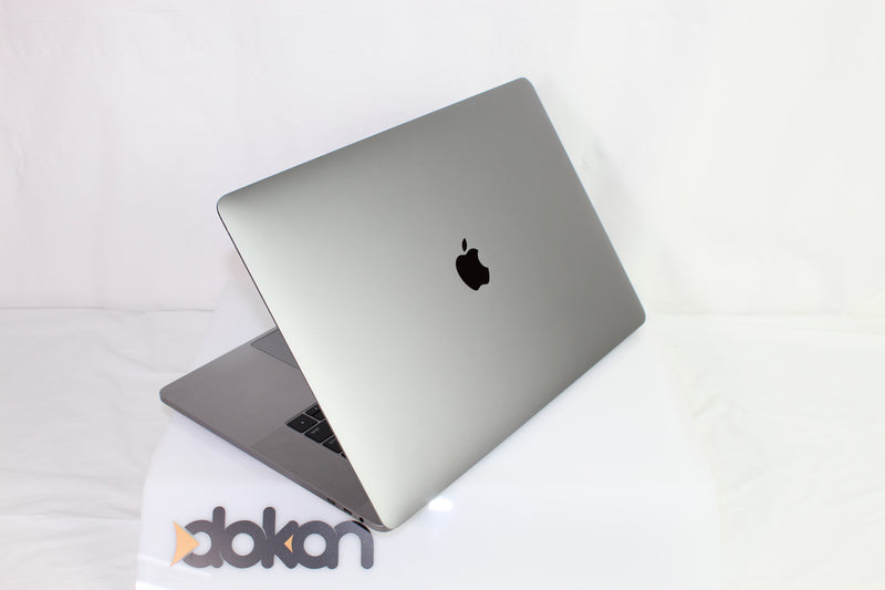 MacBook Pro 15" 2017 - i7 16GB 256GB Radeon Pro 555 - Laptop - DOKAN